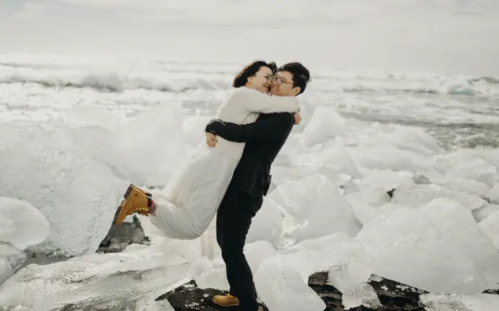 爱情是一束温暖的光,婚姻则是一种社会契约