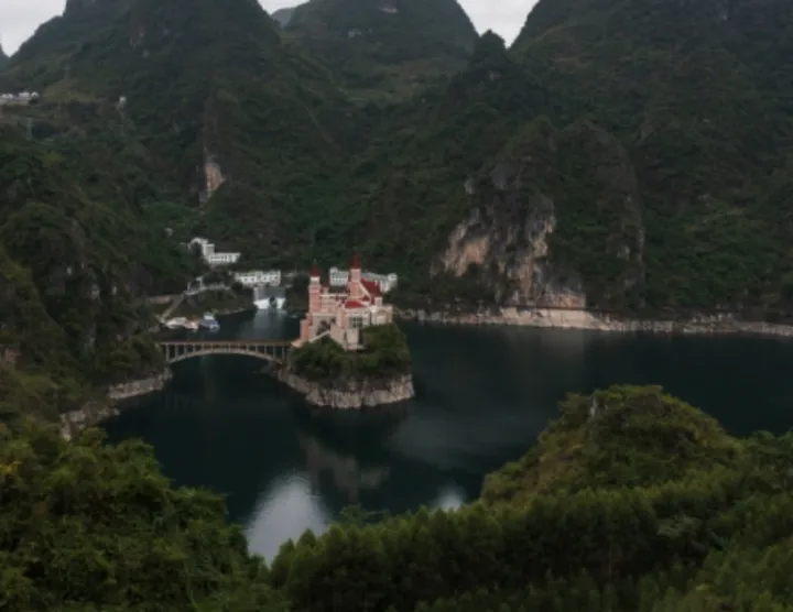 一座水上的童话世界