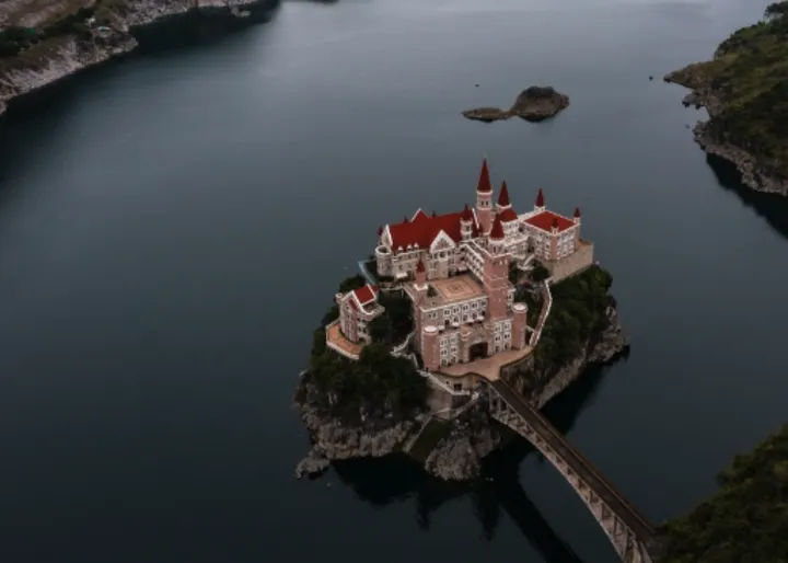 一座水上的童话世界