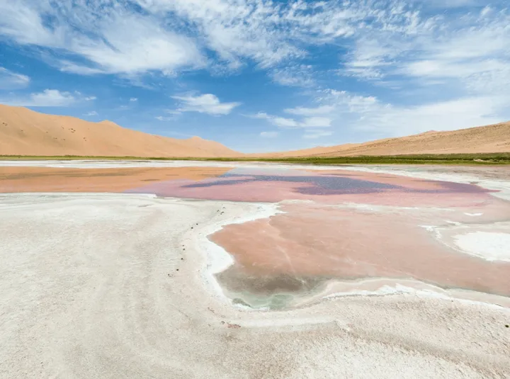 绚丽缤纷的彩色沙漠