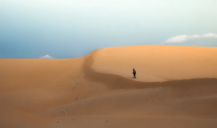 绚丽缤纷的彩色沙漠