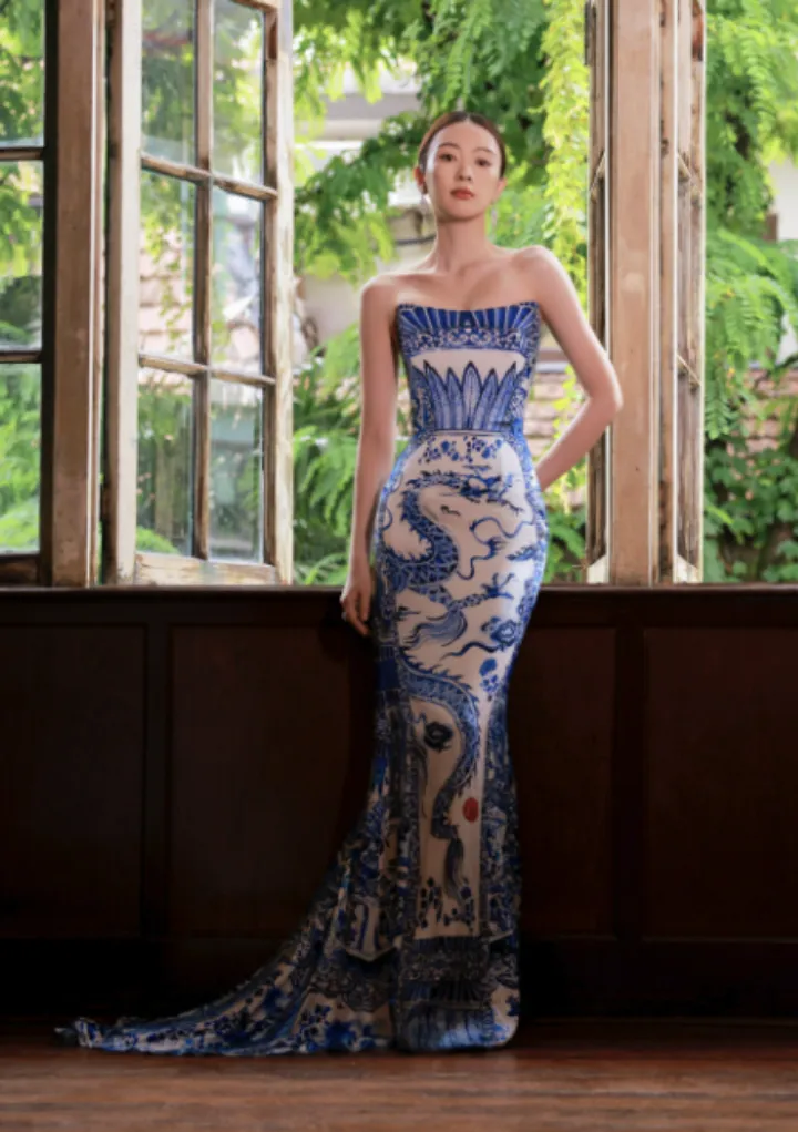 童瑶将青花瓷穿在了身上