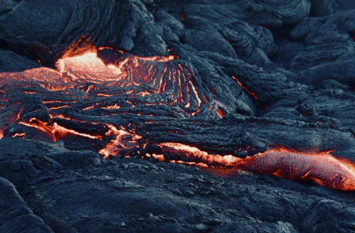 熔岩之谜:火山熔浆的温度究竟有多高?