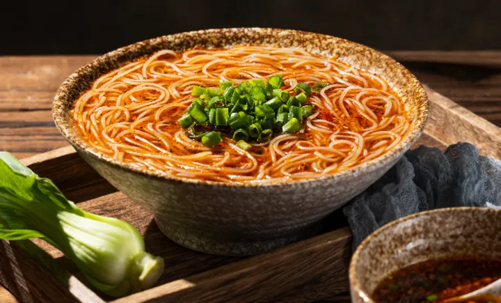 四川酸辣粉:传统美食的现代演绎