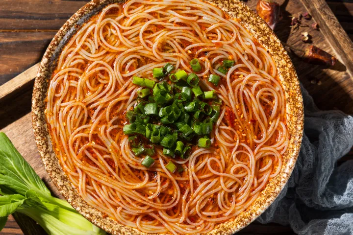 四川酸辣粉:传统美食的现代演绎