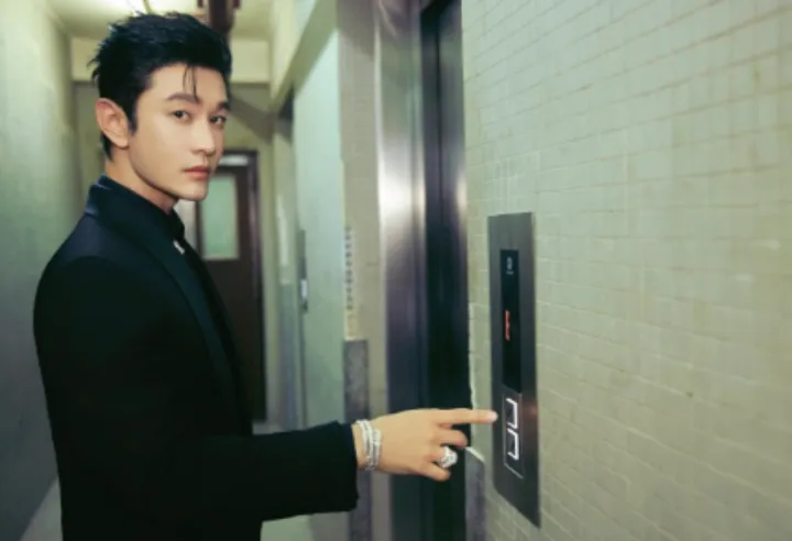 黄晓明：在挑战中寻找阳光，荣获金爵奖最佳男演员