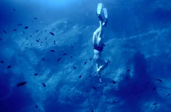 人类无装备深潜的极限