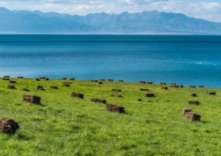 湖光山色的浪漫之旅