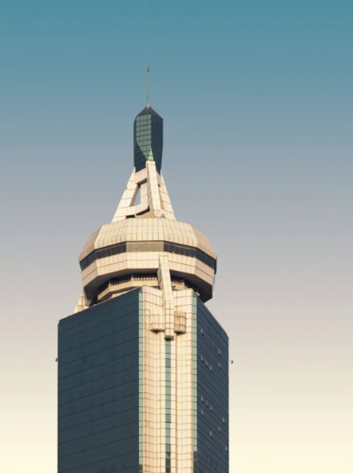 光影下的立体建筑