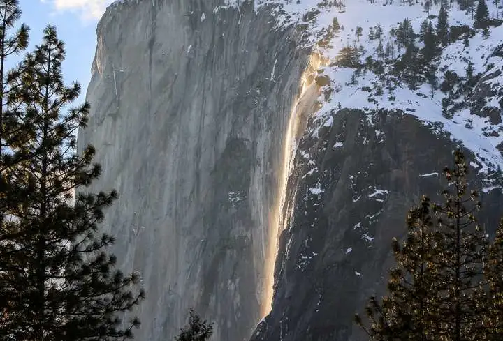 “火瀑布”你见过吗？