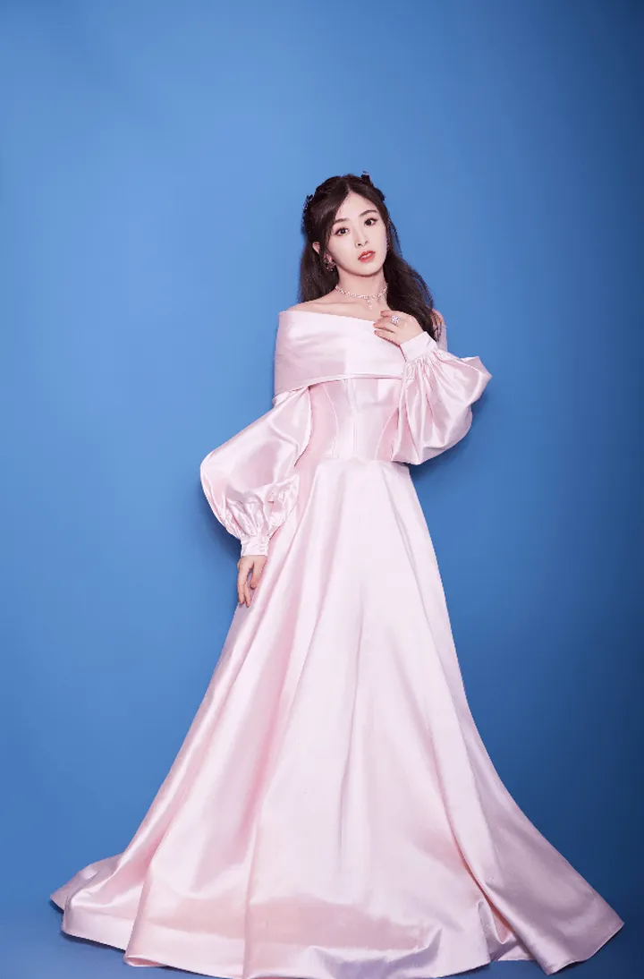 张含韵,从甜妹到御姐