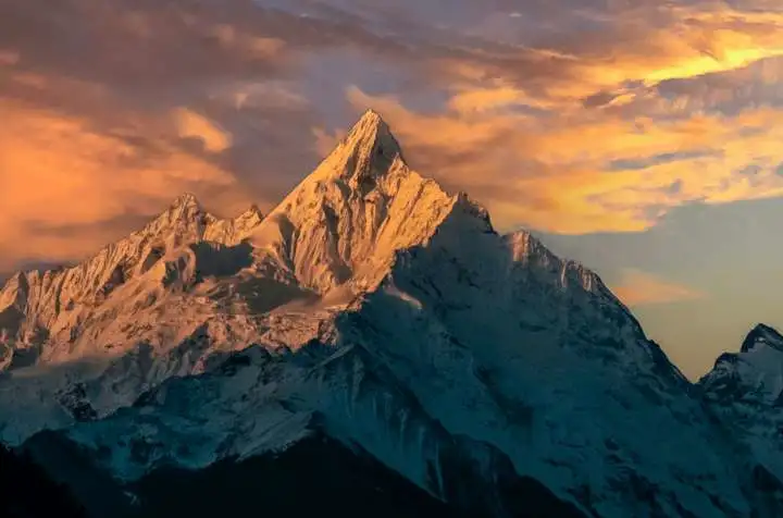 国内旅游必去的雪山