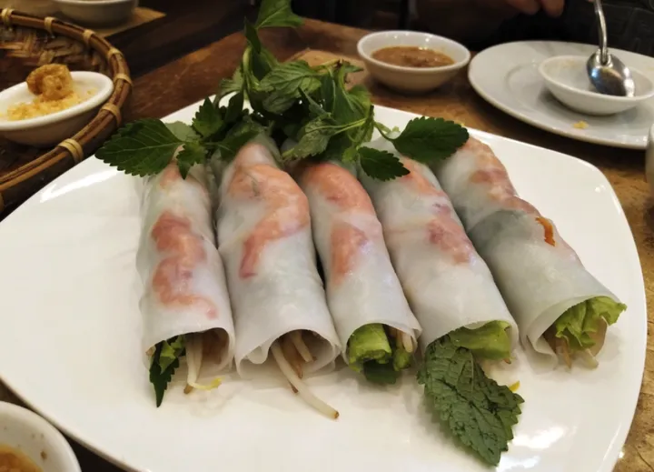 春卷的跨国风情密码