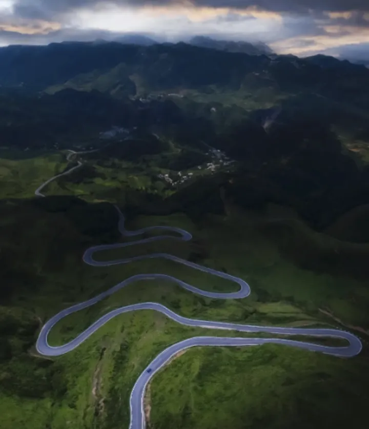 探秘盘山公路:为何它能征服险峻,守护每一程平安
