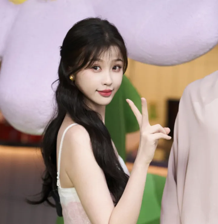 虞书欣靠一张嘴成团宠