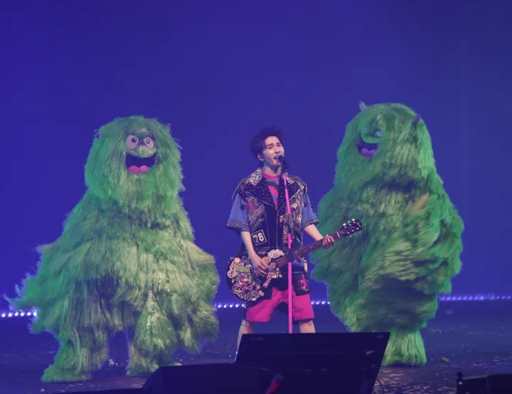 舞台上的多面艺术家