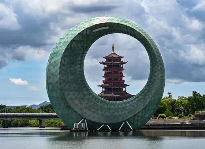 置身杏林阁，领略园博苑的无限风光