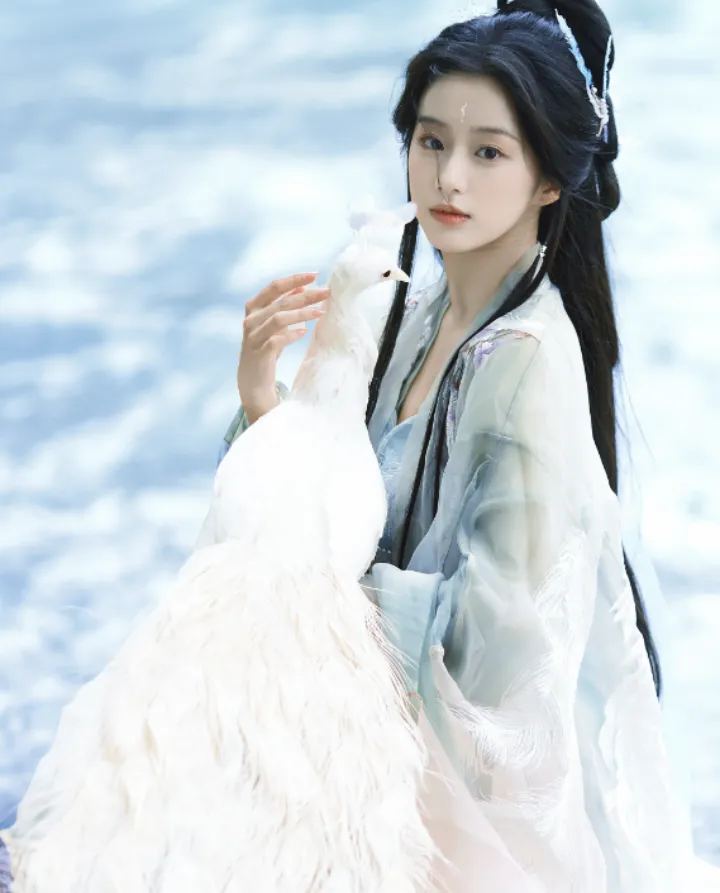 跟着女明星包上恩学习,如何将汉服穿出清冷感?