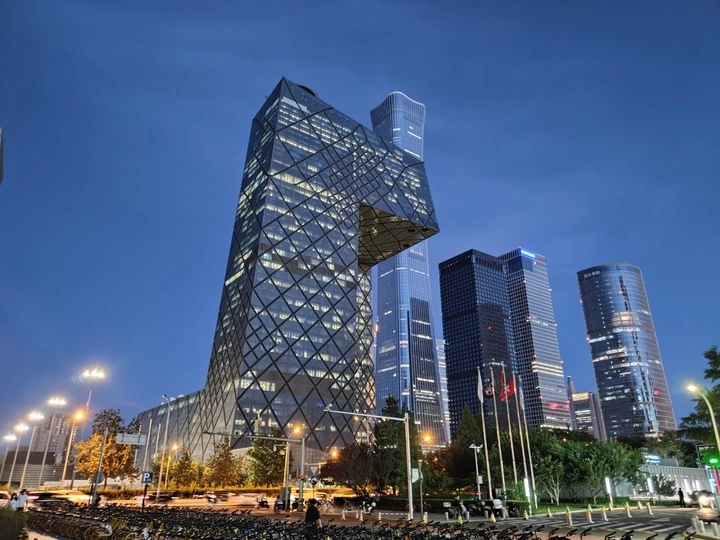 仰望天空的角度