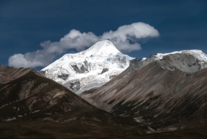 为何向导是你雪山之旅的生命线?