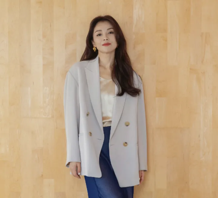 刘涛示范职场穿搭，优雅不失大气