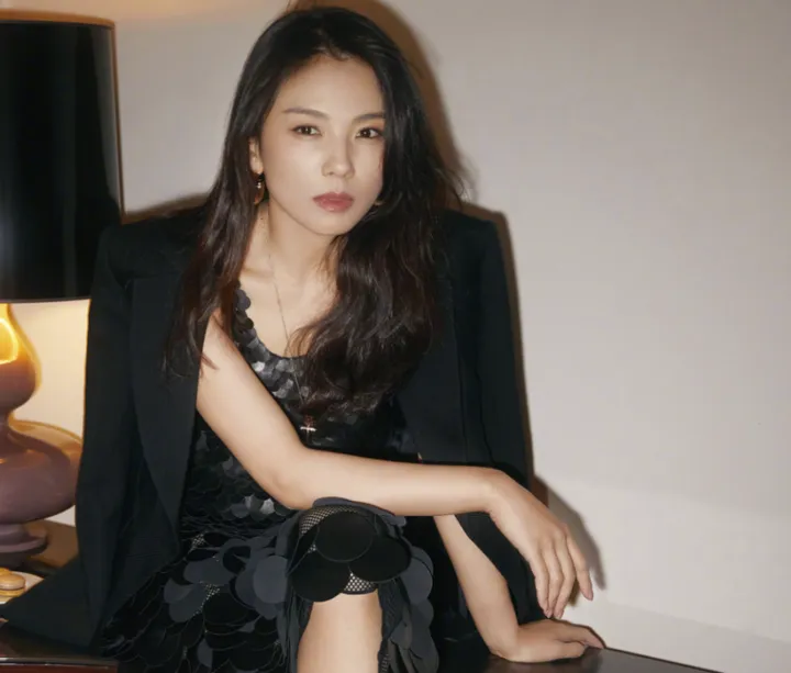 刘涛示范职场穿搭，优雅不失大气