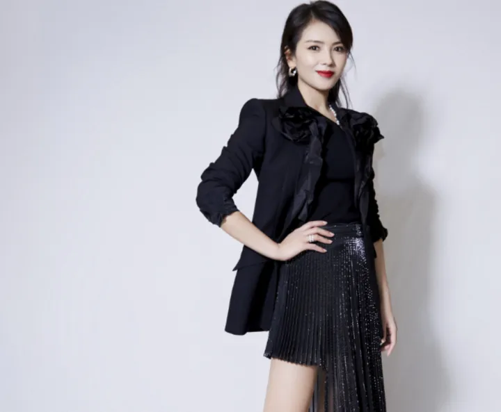 刘涛示范职场穿搭，优雅不失大气