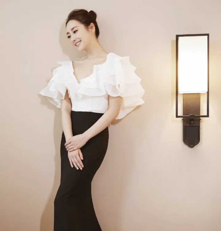 从舞池到荧幕,李纯的跨界传奇:看她如何舞动影视圈!