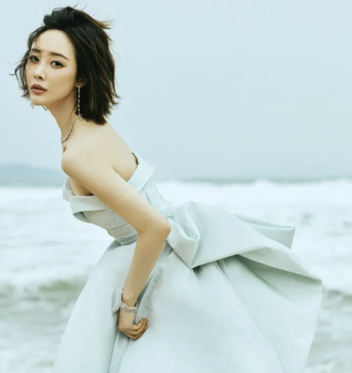 从舞池到荧幕,李纯的跨界传奇:看她如何舞动影视圈!