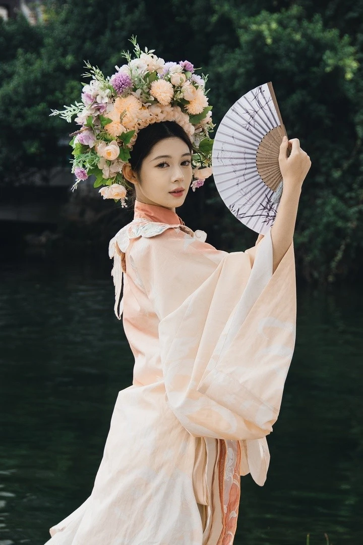 簪花风靡背后的秘密