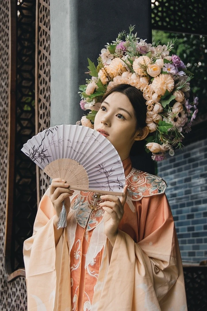 簪花风靡背后的秘密