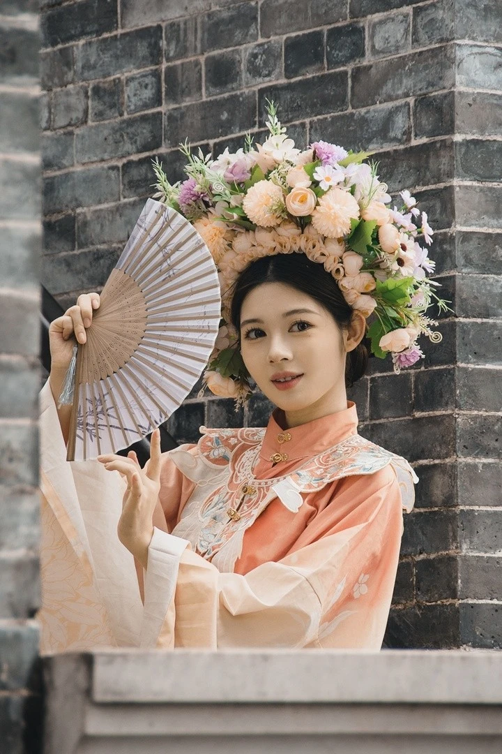 簪花风靡背后的秘密