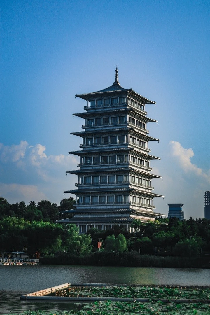 登长安塔品古都风华