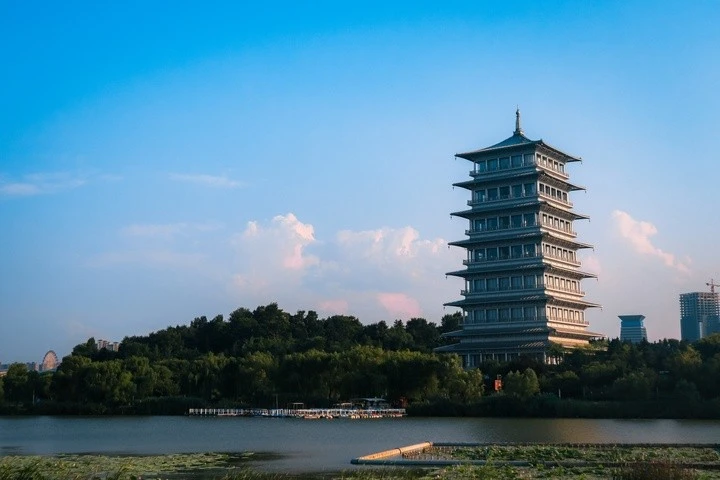 登长安塔品古都风华