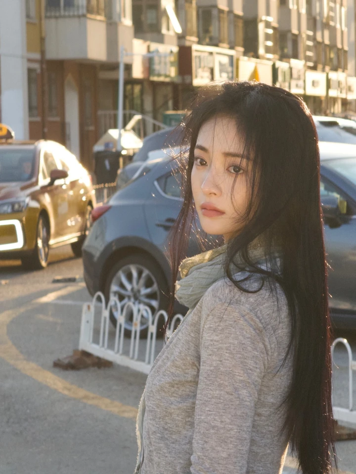 演技节节高的周洁琼