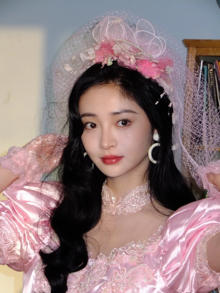 演技节节高的周洁琼