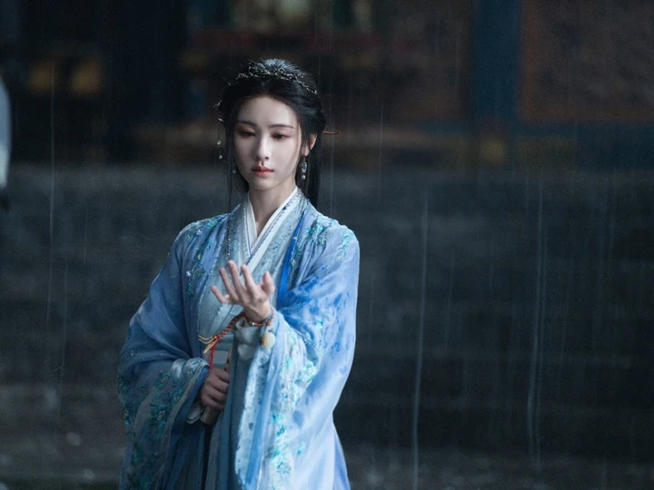 陈都灵清冷神女形象