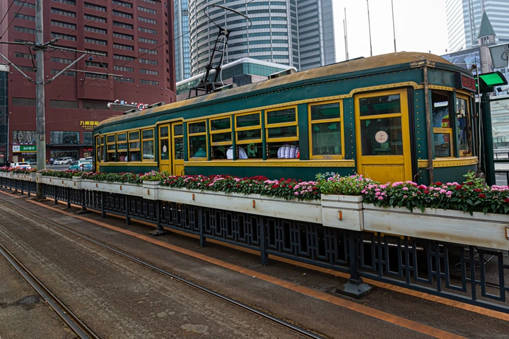 唯一仍在运行的有轨电车-大连201