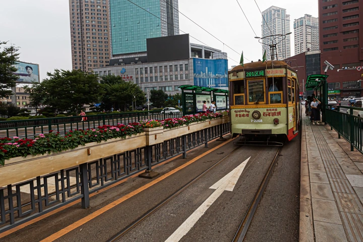 唯一仍在运行的有轨电车-大连201