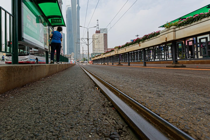 唯一仍在运行的有轨电车-大连201