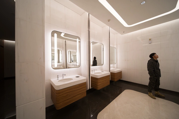 昆明恒隆广场厕所创作实录