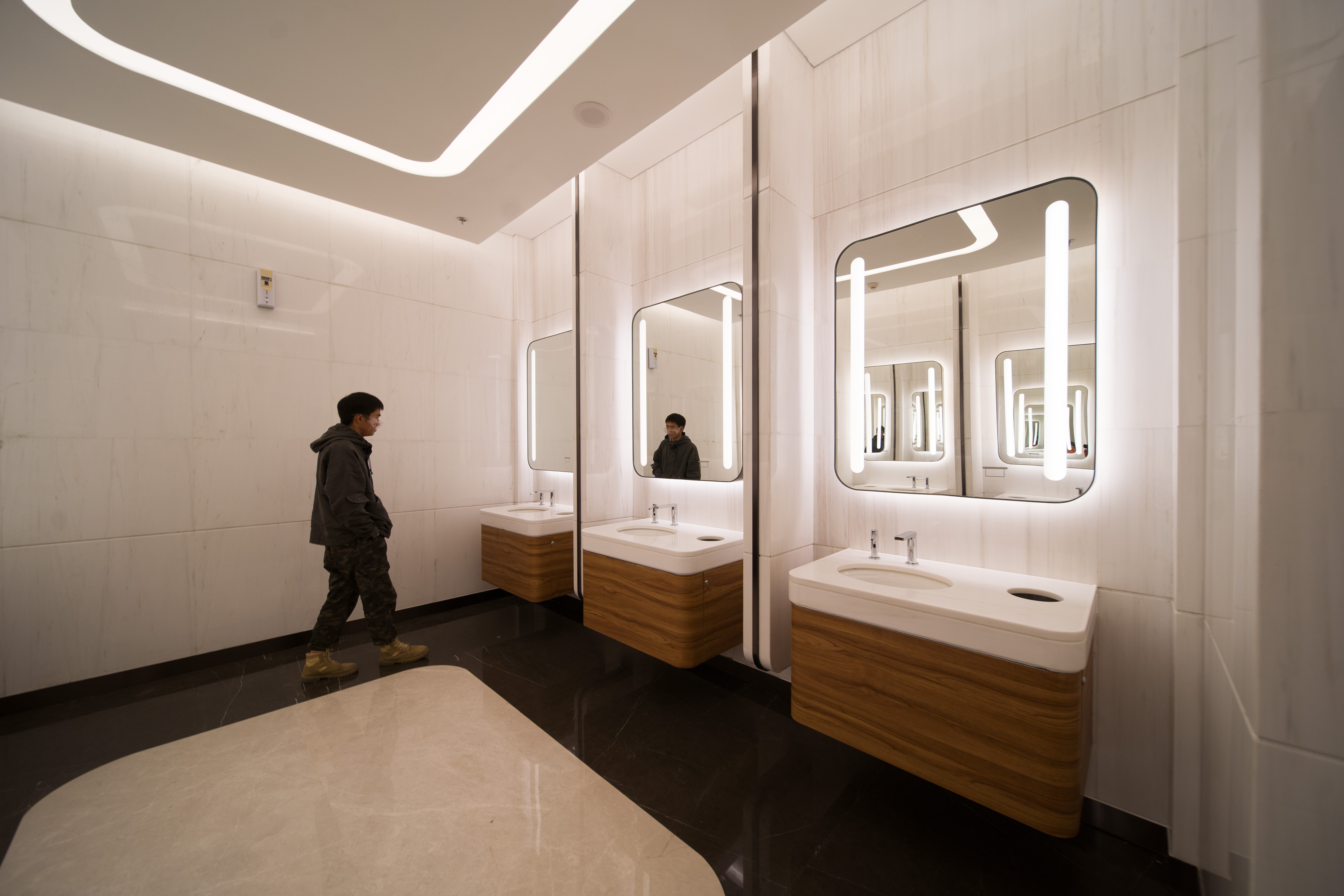 昆明恒隆广场拍摄实录:充满未来感的洗手间
