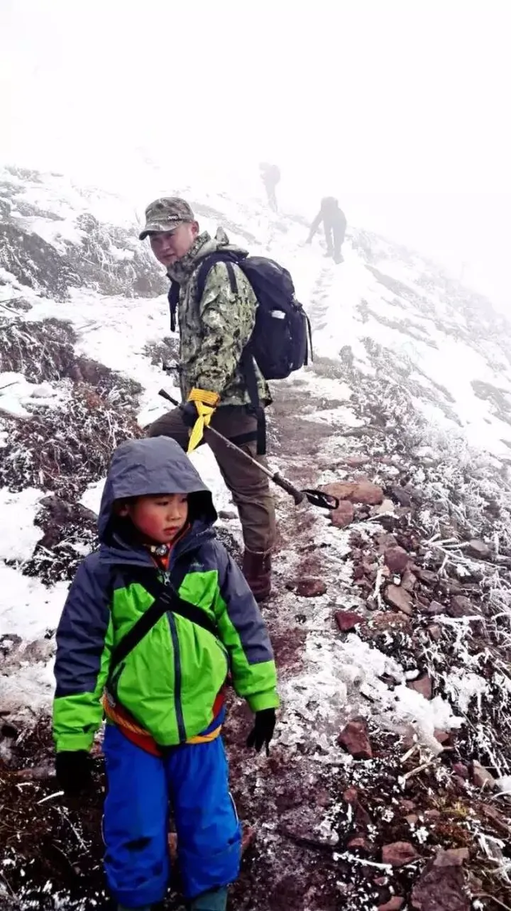 “世界第一位”-四川7岁儿童“果果”从北疆翻越天山徒步到南疆(七岁生日)