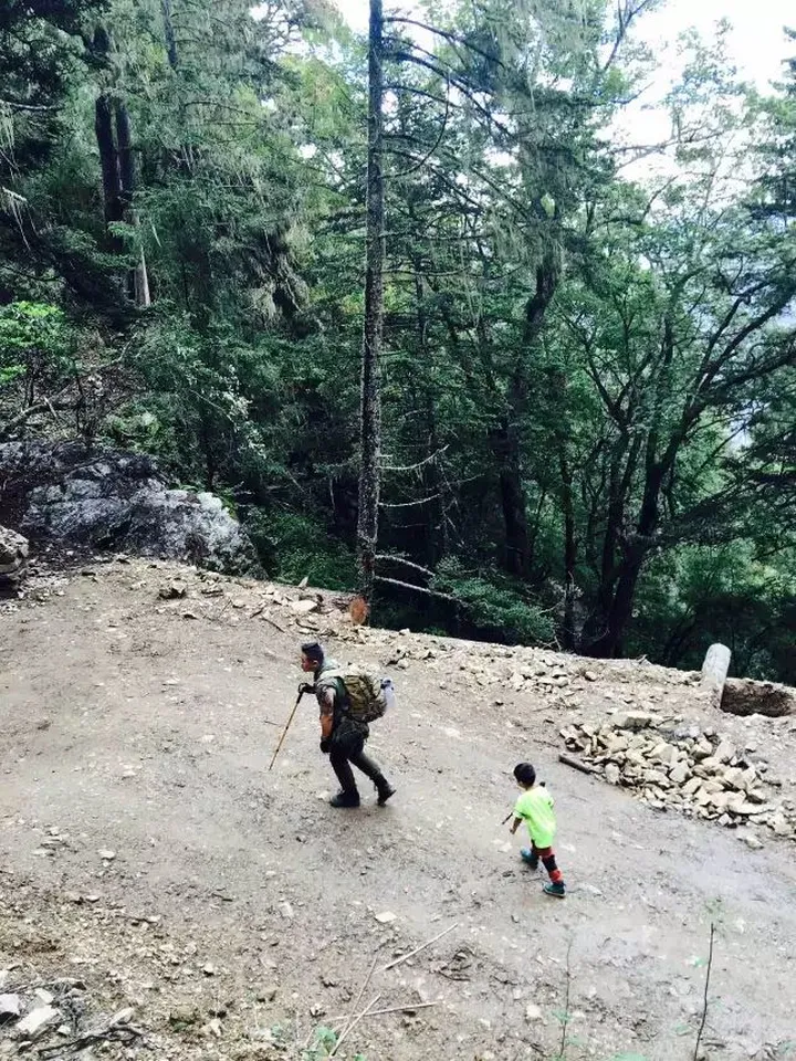 “世界第一位”-四川7岁儿童“果果”从北疆翻越天山徒步到南疆(七岁生日)