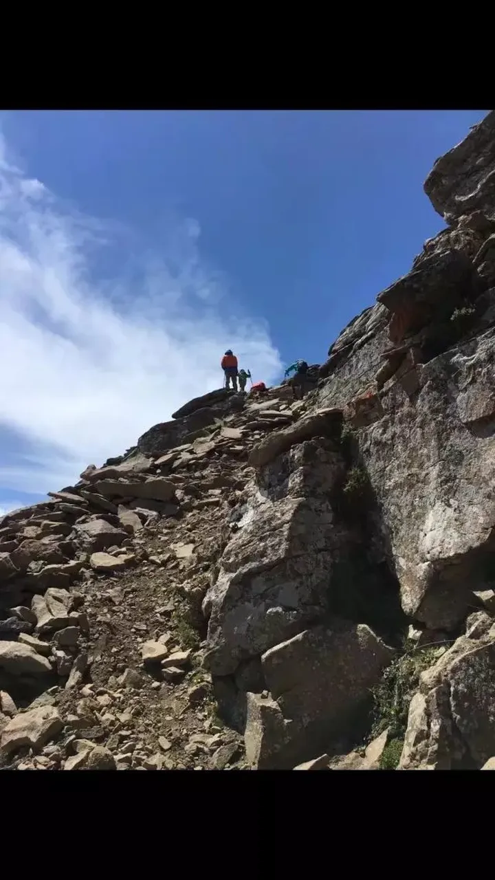 “世界第一位”-四川7岁儿童“果果”从北疆翻越天山徒步到南疆(七岁生日)