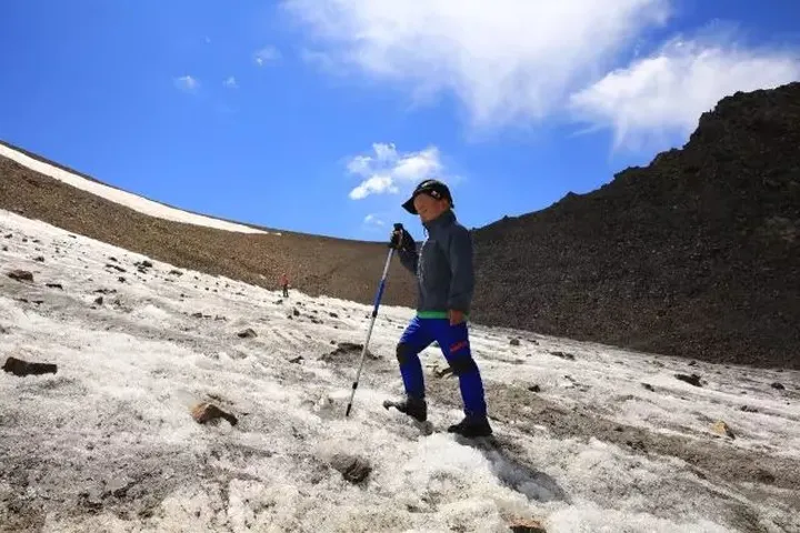 “世界第一位”-四川7岁儿童“果果”从北疆翻越天山徒步到南疆(七岁生日)