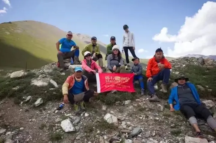 “世界第一位”-四川7岁儿童“果果”从北疆翻越天山徒步到南疆(七岁生日)