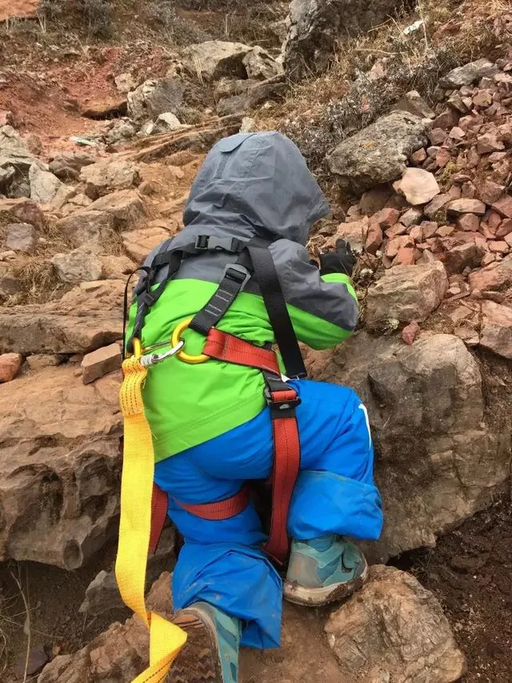 “世界第一位”-四川7岁儿童“果果”从北疆翻越天山徒步到南疆(七岁生日)