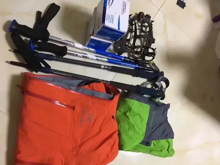 “世界第一位”-四川7岁儿童“果果”从北疆翻越天山徒步到南疆(七岁生日)