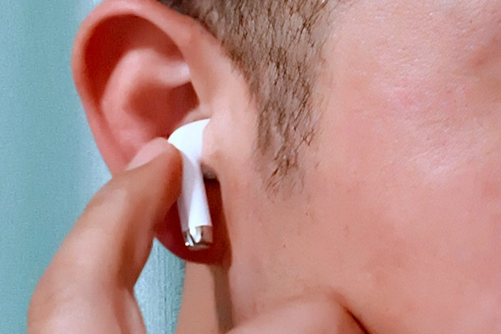 联想TC3304：大动圈、长续航，轻盈佩戴